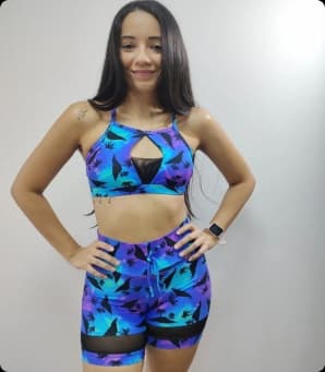 Mulher com roupa de academia