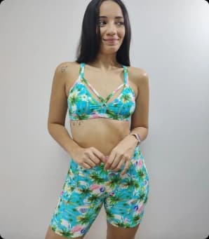 Mulher com roupa de academia